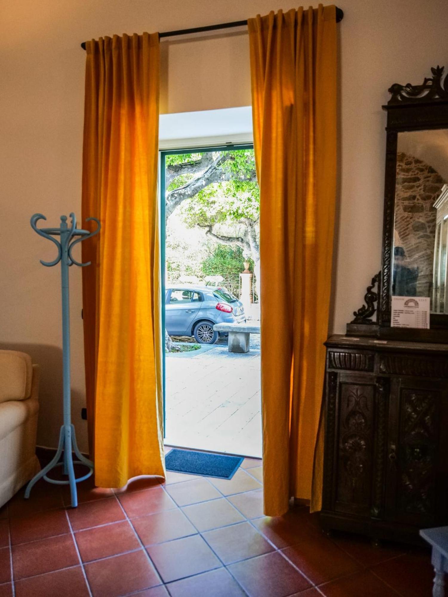 Umberto 25 Bed and Breakfast Santo Stefano di Camastra Buitenkant foto