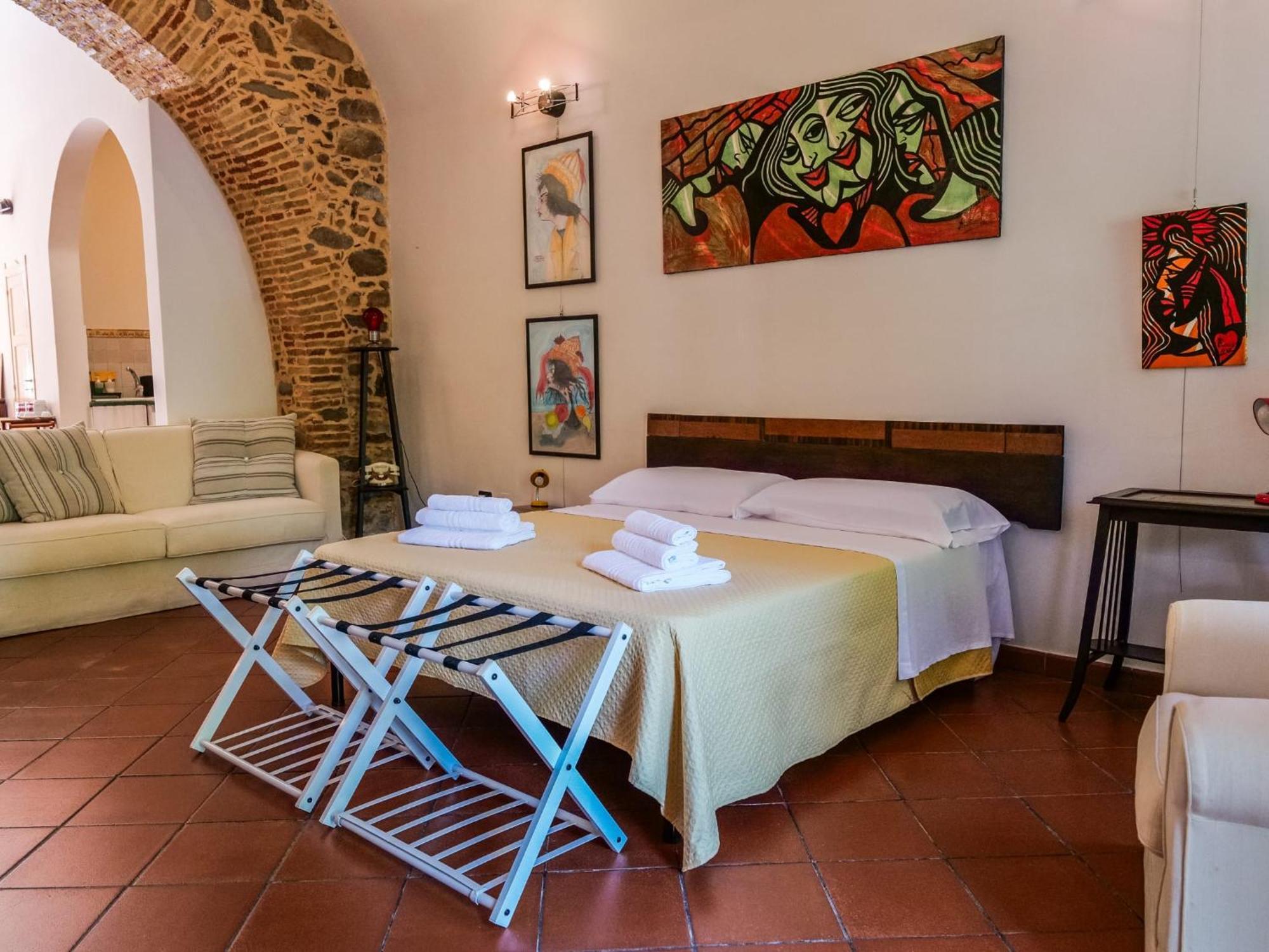 Umberto 25 Bed and Breakfast Santo Stefano di Camastra Buitenkant foto